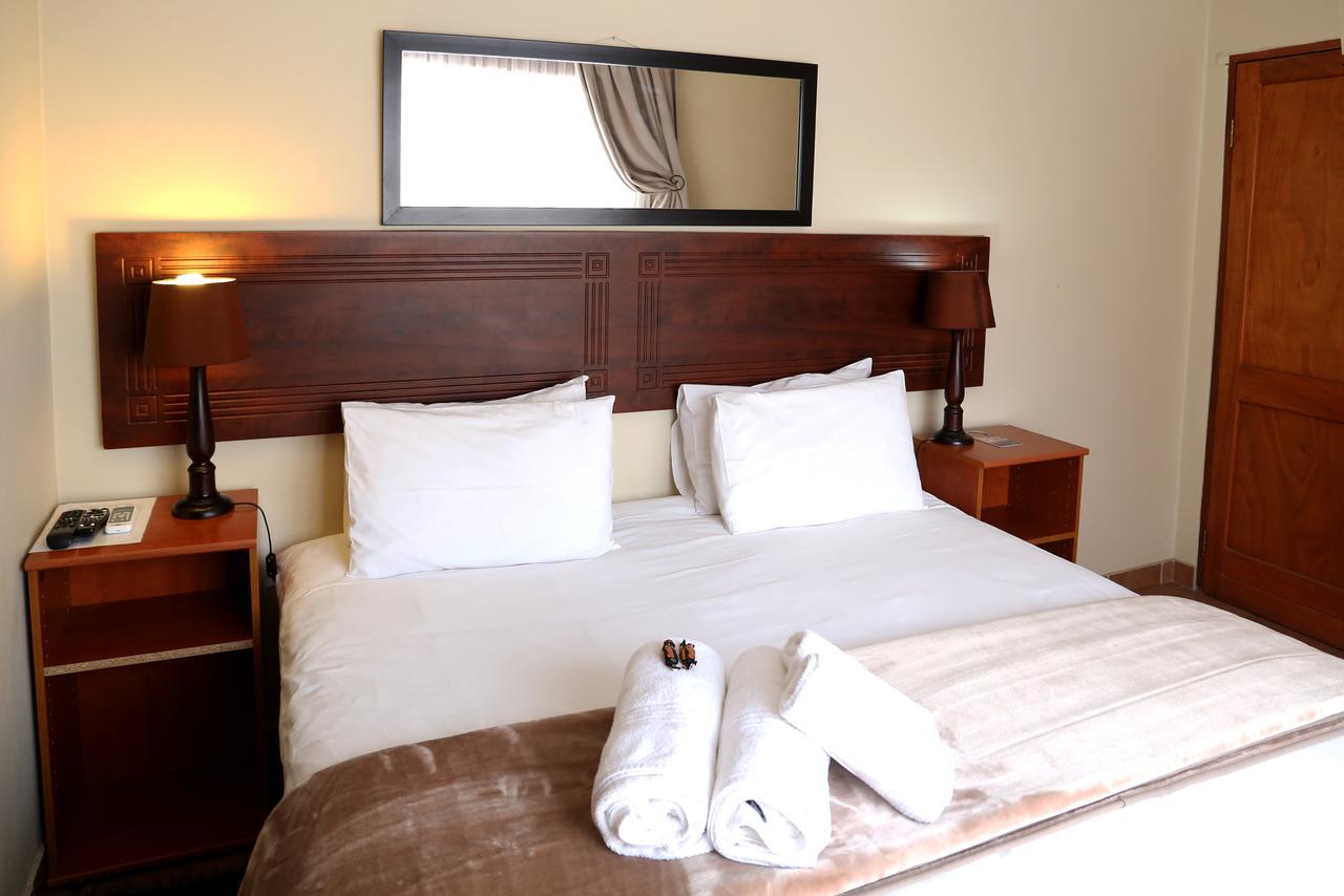Morulana Guest House Kempton Park Exterior foto